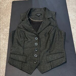 Le chateau,Sophisticated Black Vest with Notched Lapel and Fitted Silhouette